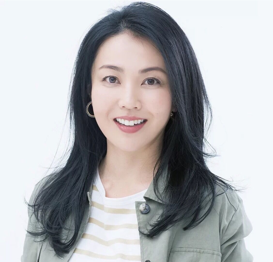 披肩发,长发它们的存在感比较强,适合五官承载力比较大的人群,上图