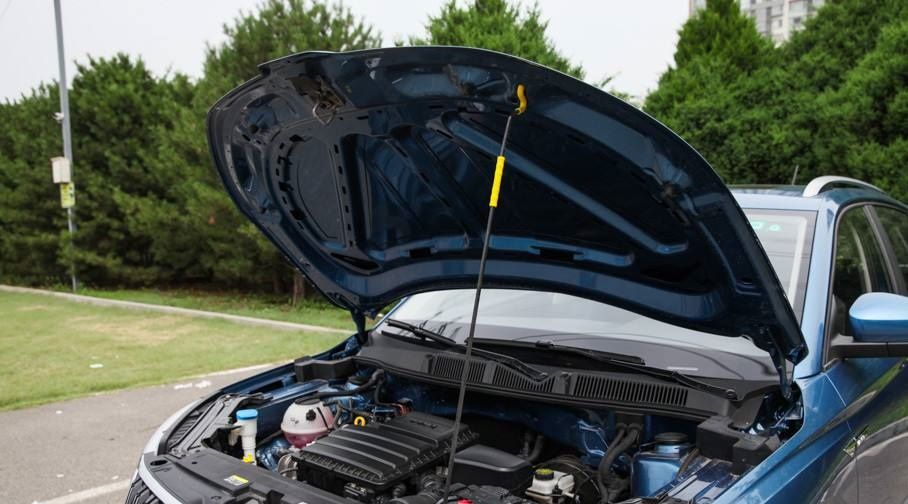 原来发动机盖的开启方式可以这么酷炫