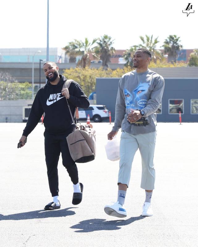 威少妻子爆料因湖人战绩不佳,她和家人收到死亡威胁和许多谩骂休闲区蓝鸢梦想 - Www.slyday.coM