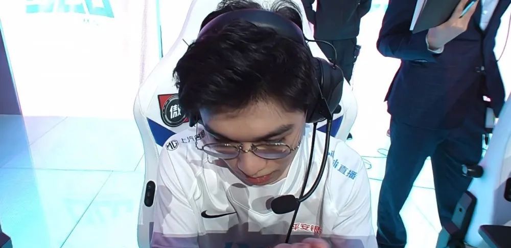 让Uzi和Rookie打一场!LPL击杀王称号即将易主,Uzi第一位置不保休闲区蓝鸢梦想 - Www.slyday.coM