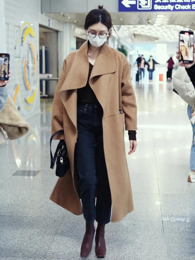 谁说春天就要秀身材,江疏影的“捂春”穿搭,造型精致有气质!休闲区蓝鸢梦想 - Www.slyday.coM 谁说春天就要秀身材,江疏影的“捂春”穿搭,造型精致有气质!休闲区蓝鸢梦想 - Www.slyday.coM