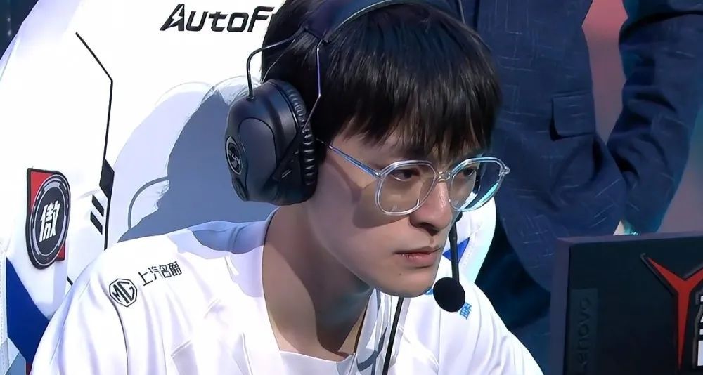 让Uzi和Rookie打一场!LPL击杀王称号即将易主,Uzi第一位置不保休闲区蓝鸢梦想 - Www.slyday.coM