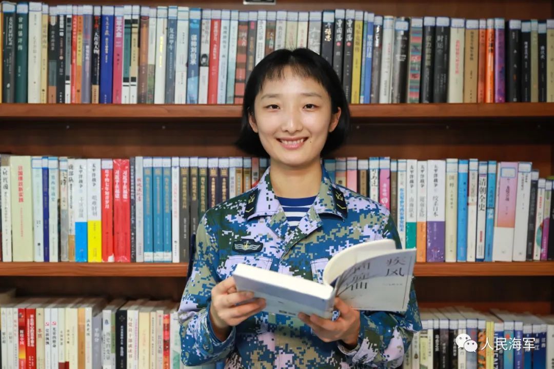 山东舰女舰员辽宁舰女舰员无与伦比的美