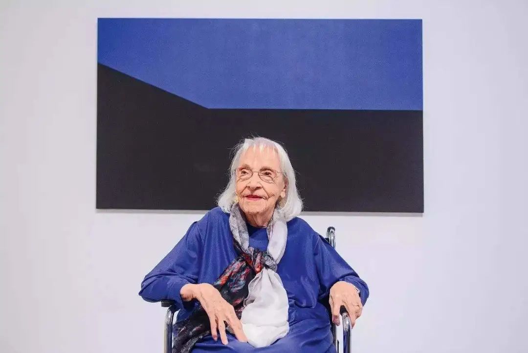 欧姬芙布尔乔亚看这些女艺术家的一系列大展