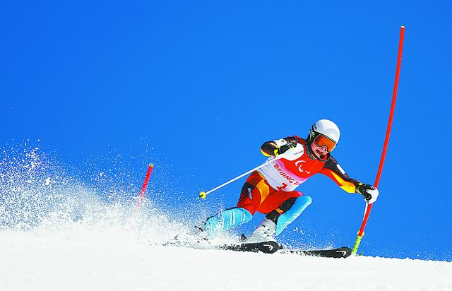 冬残奥会赛场｜勒邦：57岁的冬残奥新秀休闲区蓝鸢梦想 - Www.slyday.coM