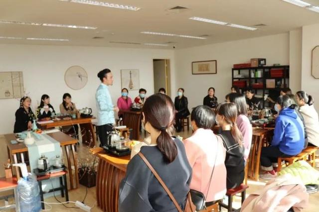 他们是谁？在市民文化中心学到了啥？一起来看！休闲区蓝鸢梦想 - Www.slyday.coM