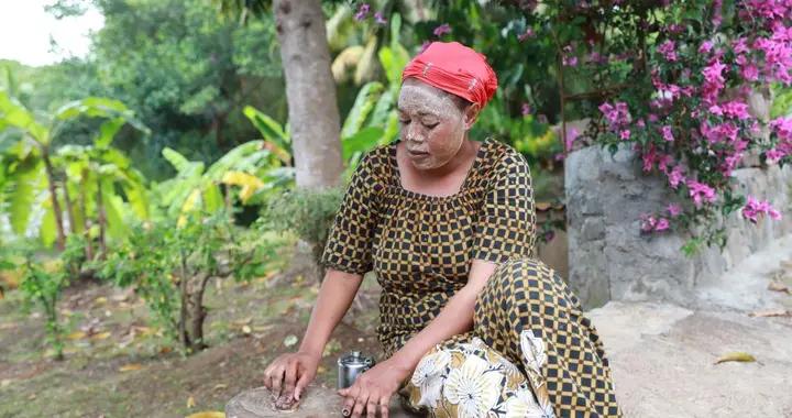 科摩罗女人的天然面膜