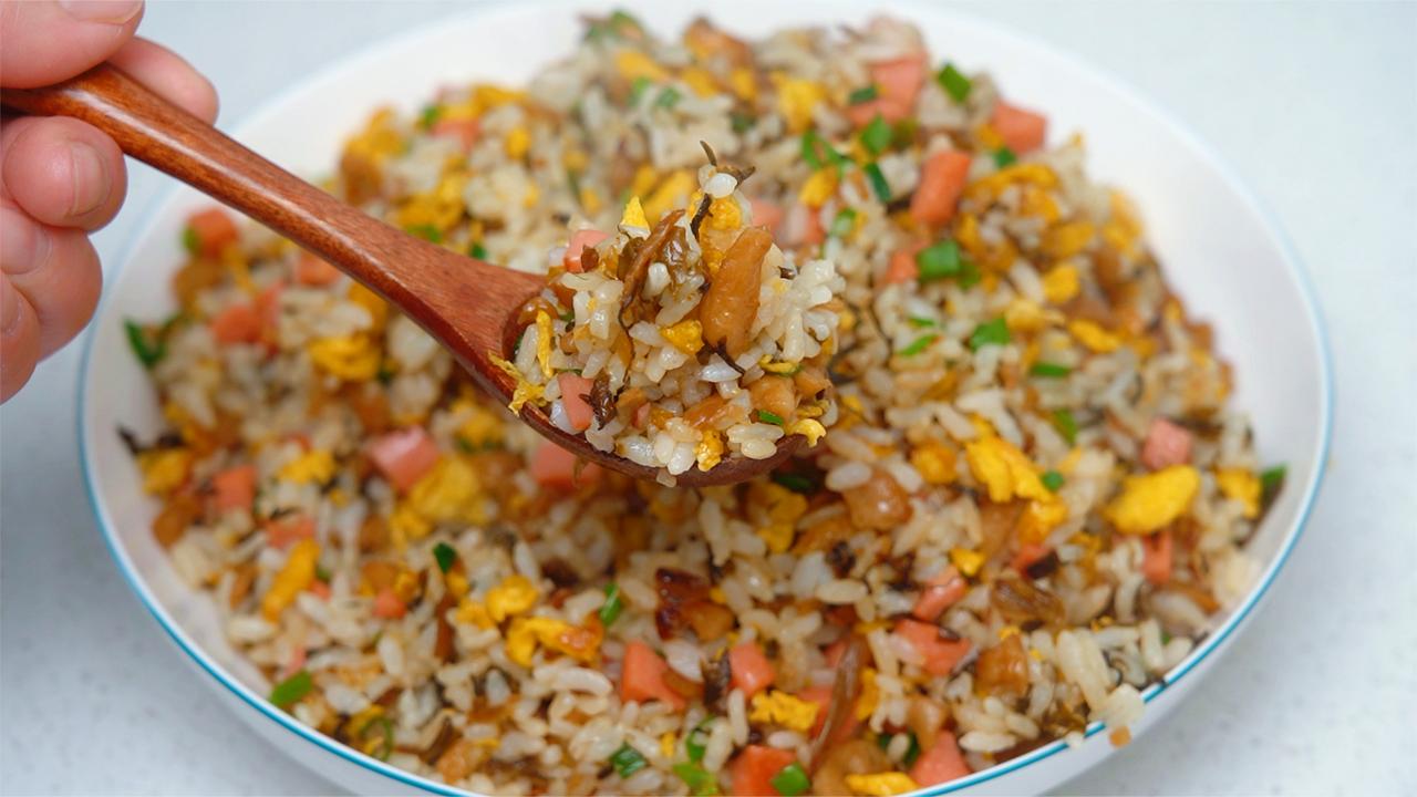 老公特别喜欢吃外婆菜鸡蛋炒饭不仅做法简单还特别入味