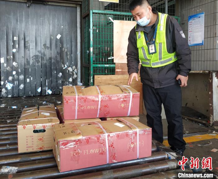 节日刚需效应带动南航日均运输13吨鲜花抵沪
