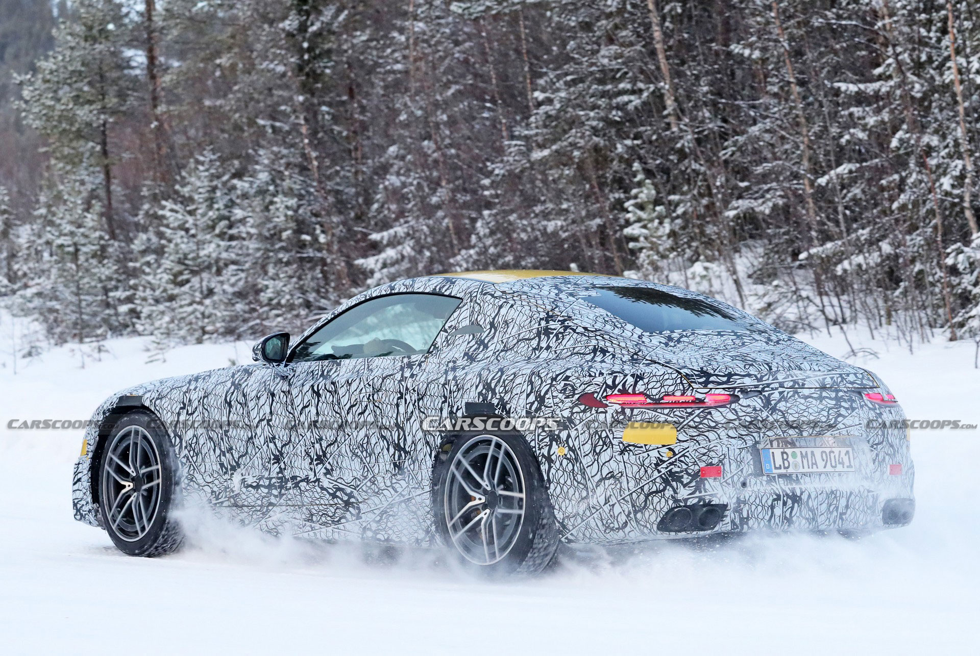 格栅设计有所降低 全新梅赛德斯-AMG GT冬测谍照