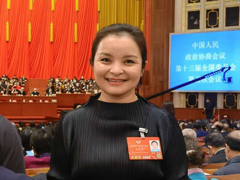 全国政协委员吴碧霞建议对录用低收入家庭毕业生的企业减税