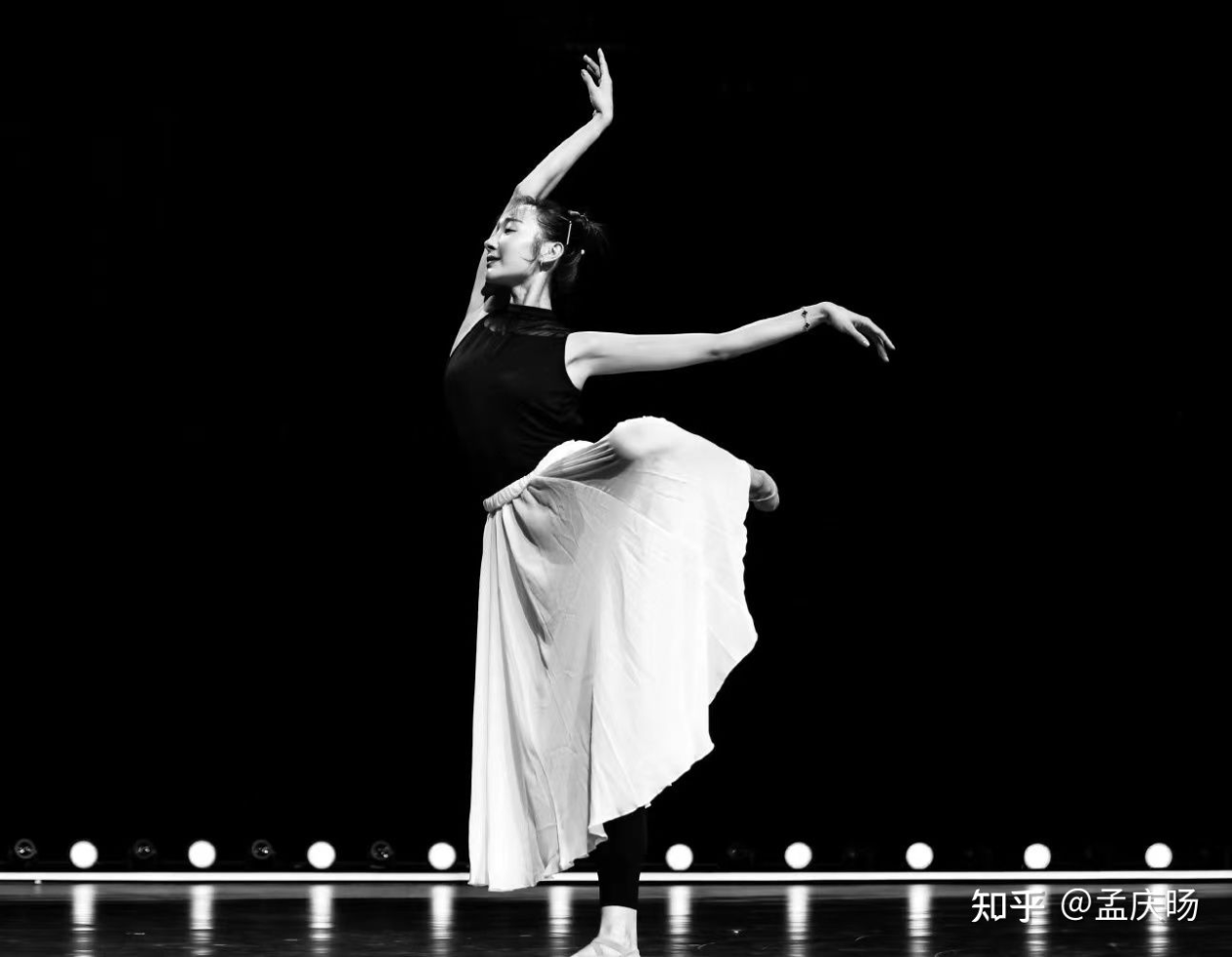 《只此青绿》领舞孟庆旸:这个瞬间,这很中国|舞蹈|只此青绿_新浪新闻