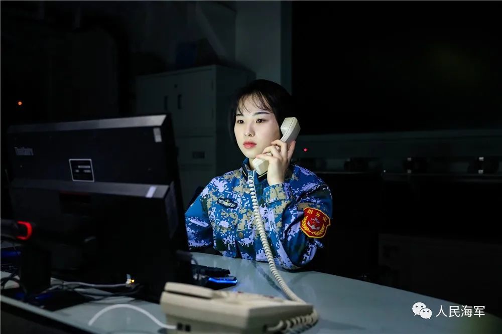 山东舰女舰员辽宁舰女舰员无与伦比的美