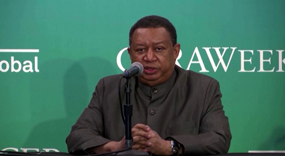 欧佩克（OPEC）秘书长穆罕默德·巴尔金都在会议上。视频截图