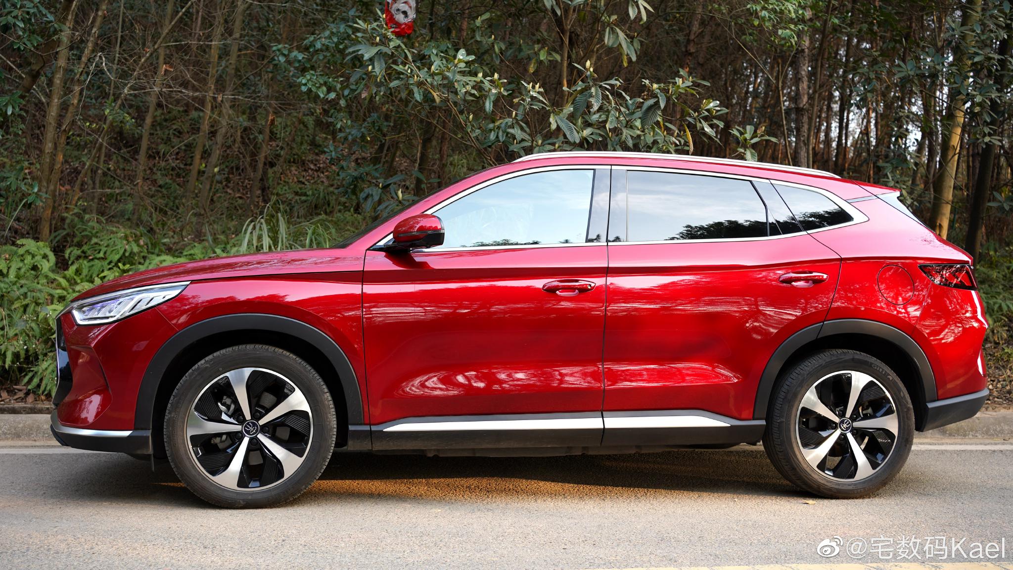 搞了一台比亚迪的宋plus dmi,红色款的