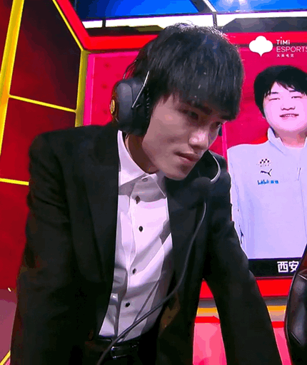 首次身穿教练西装的西安we小新你好新教