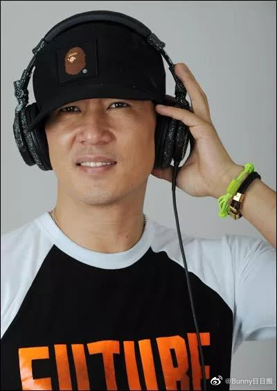 看来大s当年也是真的被伤过吧所以小s在节目中都不敢提具俊晔