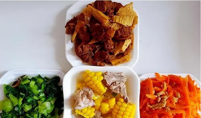 幼儿园老师晒出午餐,不料被家长发现“亮点”,想撤回但为时已晚休闲区蓝鸢梦想 - Www.slyday.coM