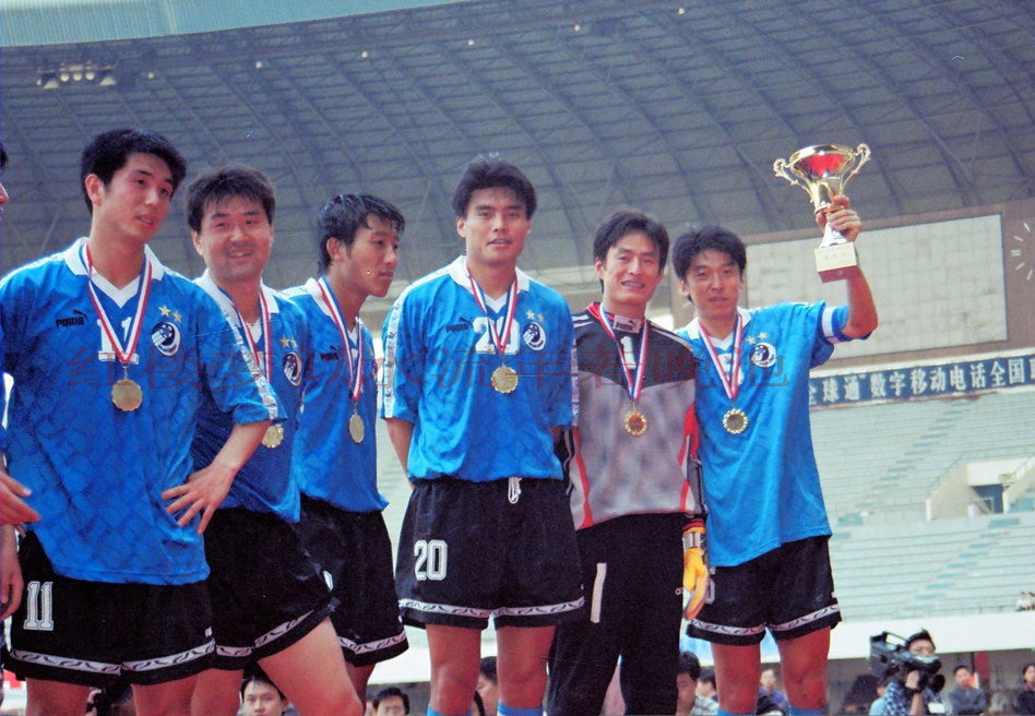 25年前今天大连万达32国安夺得超霸杯2队球员你还记得几个