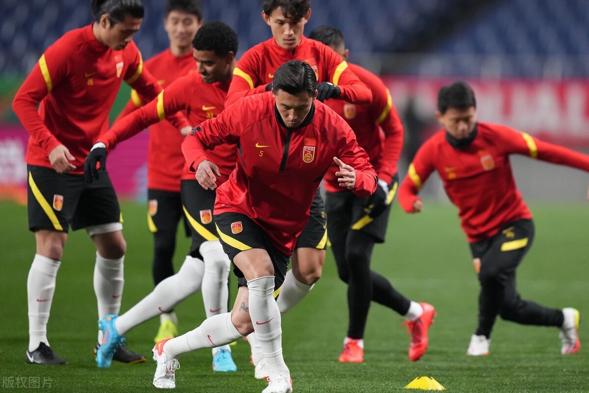 热身赛国足11长春亚泰上下半场李霄鹏派出两套阵容