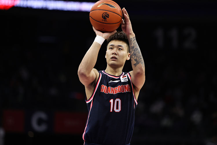 1644赵睿末节崩盘脚裸扭伤情绪化打球成隐患杜锋需调整