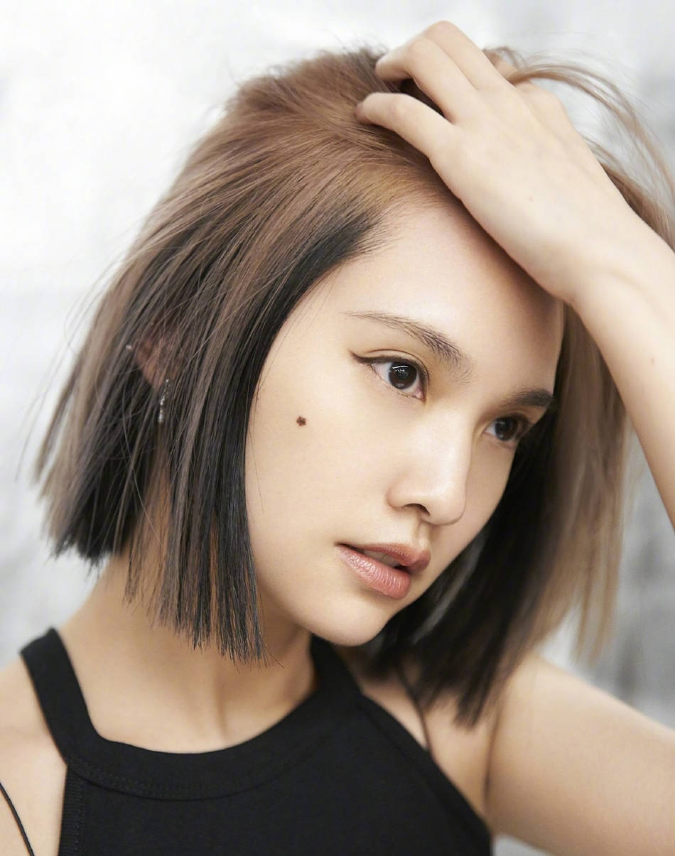 “扁平脸”女星能有多美,侧脸太虐?用头发挡挡不就行了