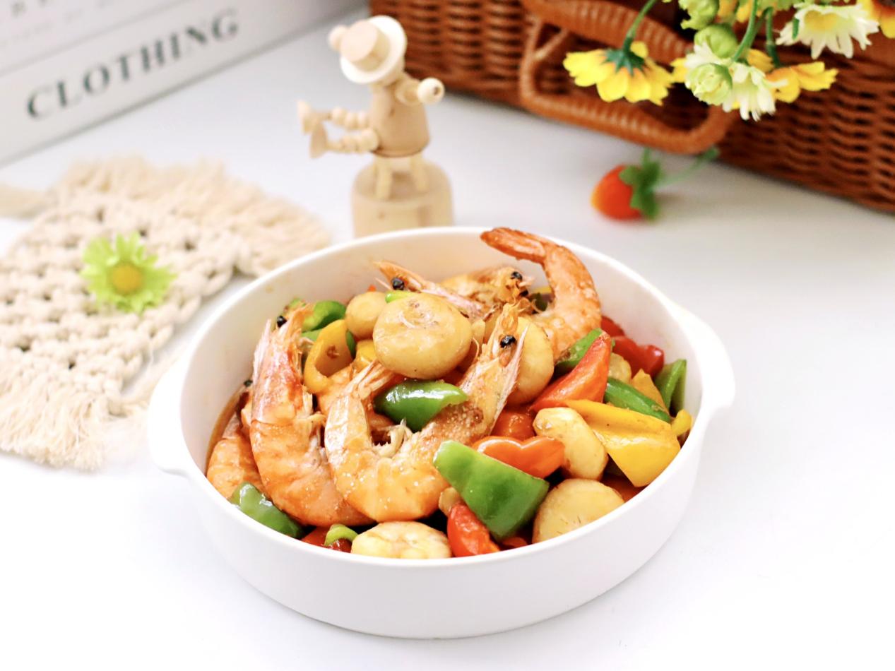 马蹄搭配虾仁一起炒颜色鲜艳好看鲜香味美营养高又健康