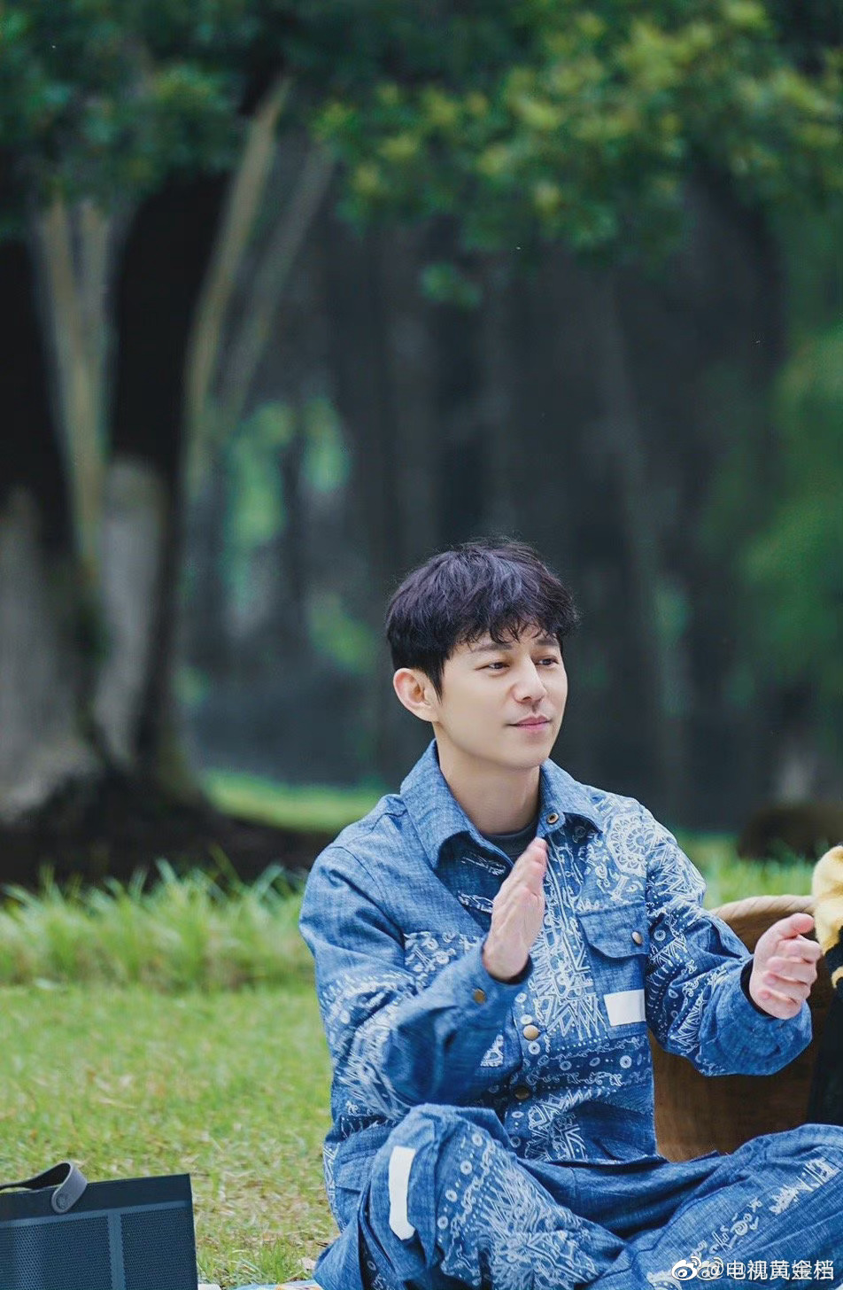 向往的生活何炅张艺兴张子枫被拍到一同聚餐