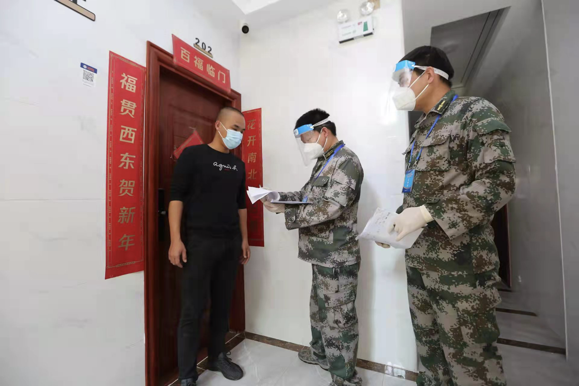 深圳警备区积极动员广大民兵全力战疫各区累计派出民兵近万人次