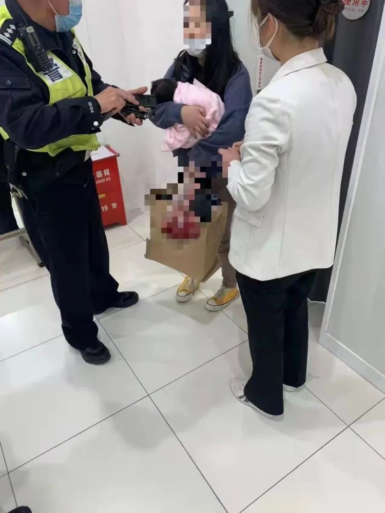 女子在优衣库试衣间产子，还手拎胎盘满地血迹？警方回应休闲区蓝鸢梦想 - Www.slyday.coM
