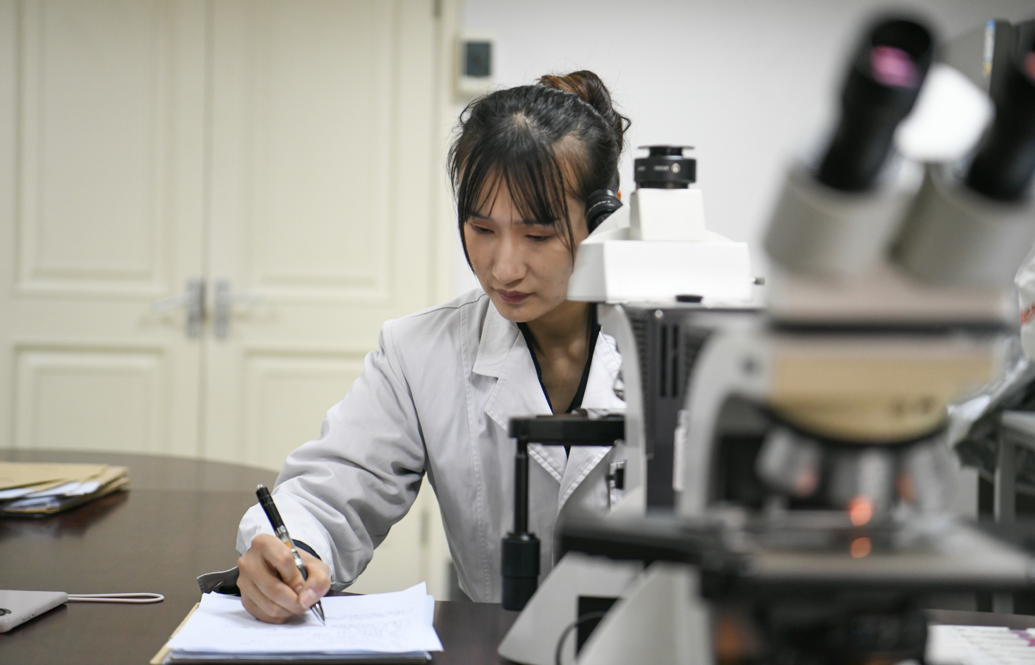 女法医现场见证中国法治进步