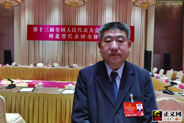 全国人大代表,河北省曲周县清宾出租车爱心车队队长张青彬