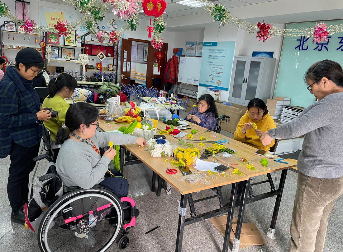 冬残奥会颁奖花束出自残障人士之手，背后故事太感人休闲区蓝鸢梦想 - Www.slyday.coM