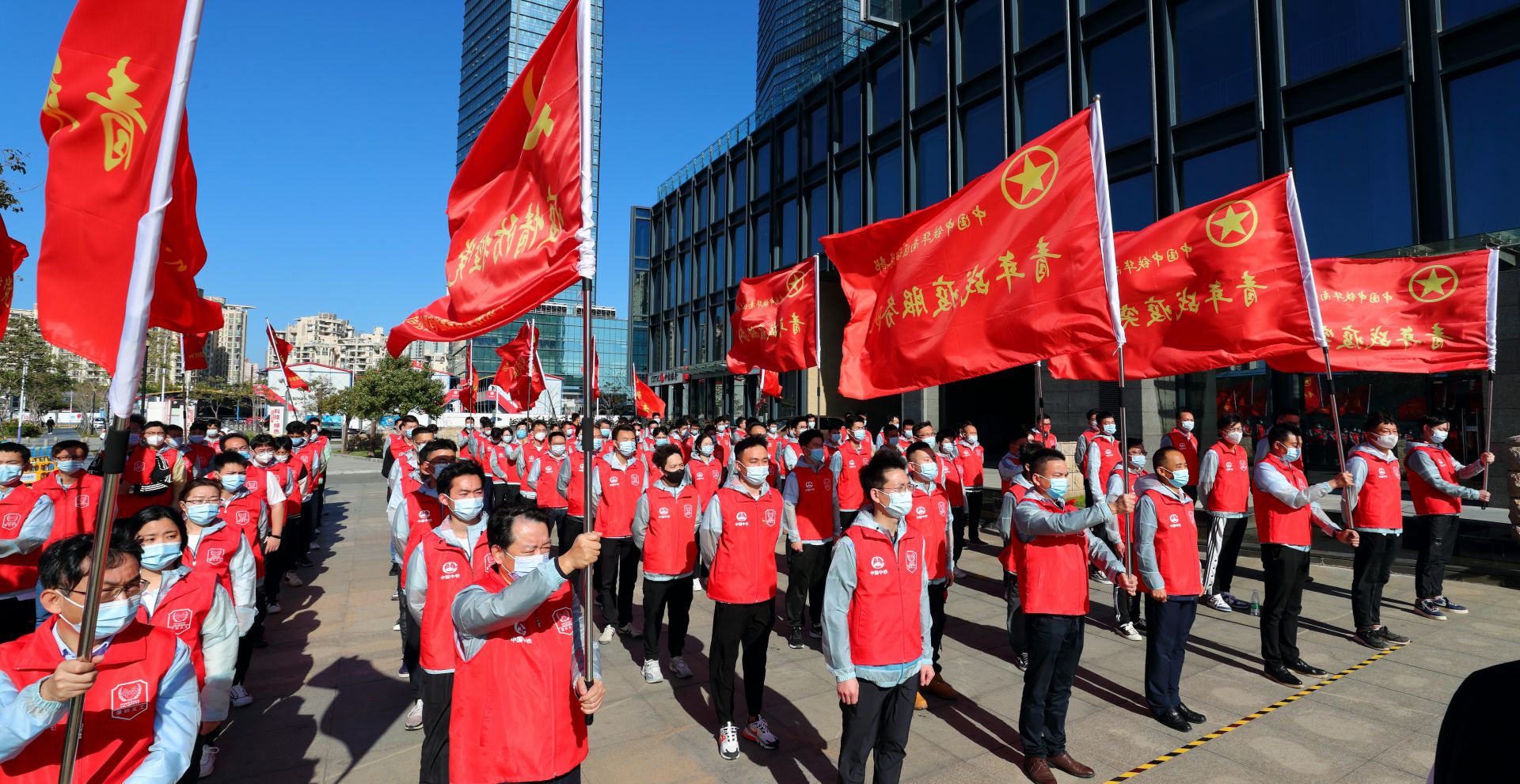 通过学习进一步提高了自身理论水平和工作能力,使我时刻把什么个人什么