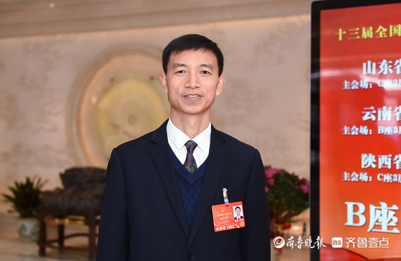 全国人大代表张金海建议:把每年10月26日设立为"中国环卫工人节"