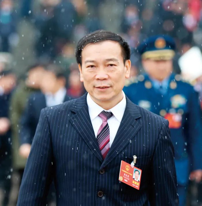 近年来,伴随经济的不断发展,我国涂料产业产量及品种均有大幅度增长.