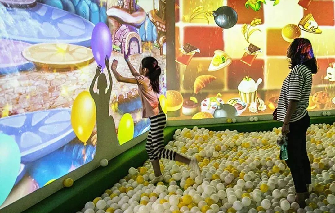 创意游戏互动砸球拉近家长与孩子之间的距离