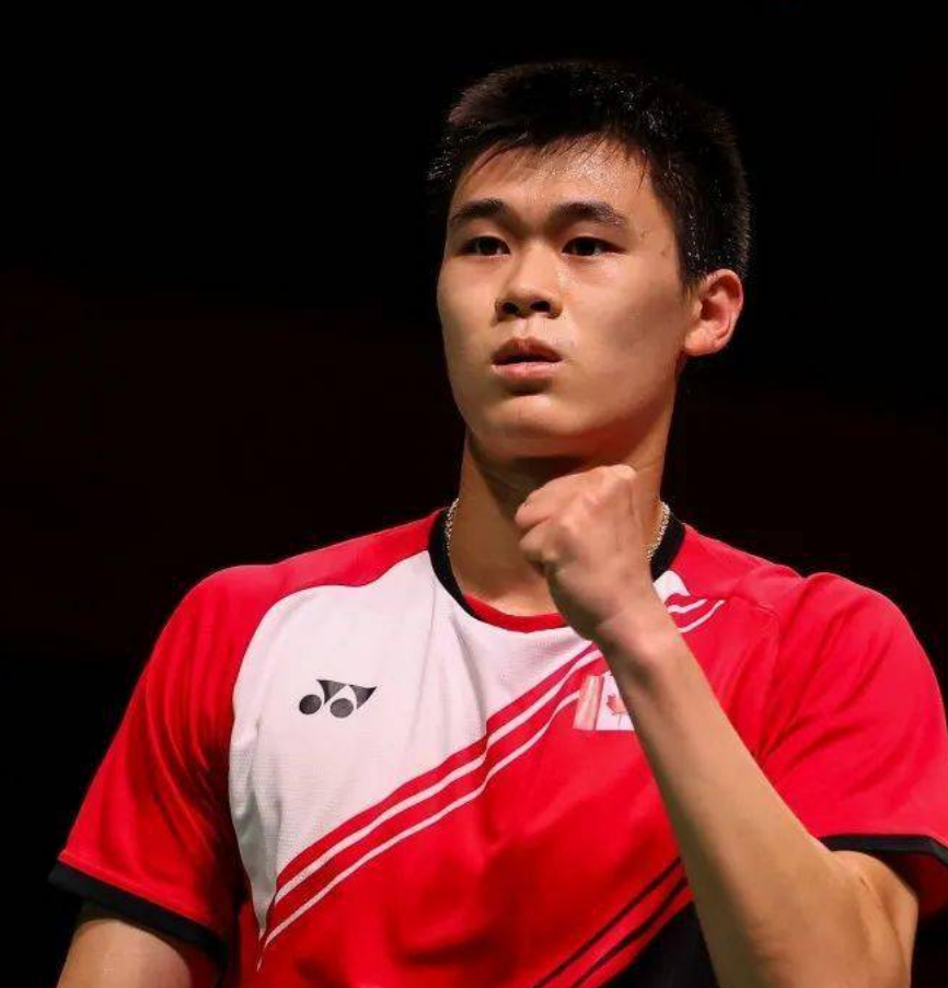 掀翻世锦赛冠军,父母都来自中国|杨灿|羽毛球|华裔_新浪新闻