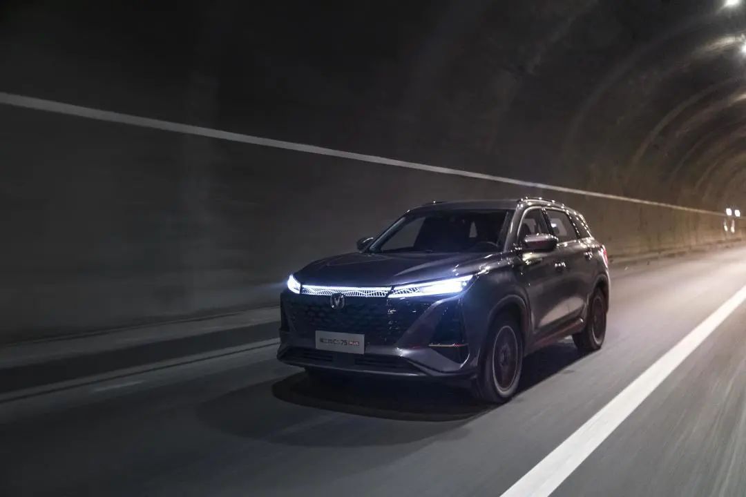 国产SUV卷起来！15万出头配2.0T+大连屏，合资哭了！