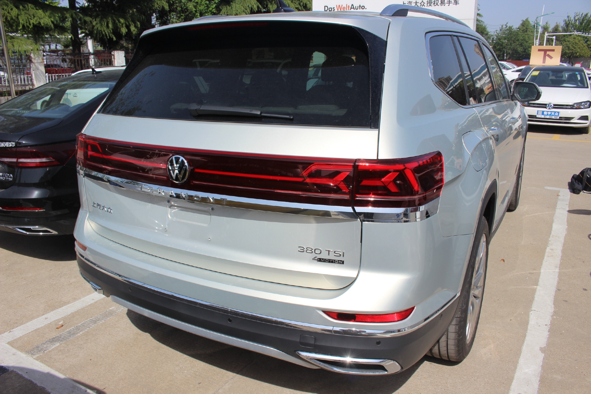 确实很大气!大众途昂到店实拍,大空间配7座,入门2.0t动力-新浪汽车