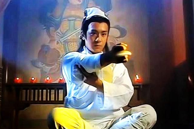 的商阳剑,右手小指手少阴心经的少冲剑,左手小指手太阳小肠经的少泽剑