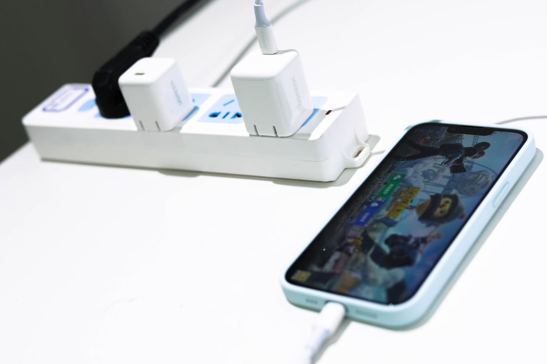 iPhone13股市绿惹群嘲！13香价格跌至新低！我劝你先捂住钱包休闲区蓝鸢梦想 - Www.slyday.coM