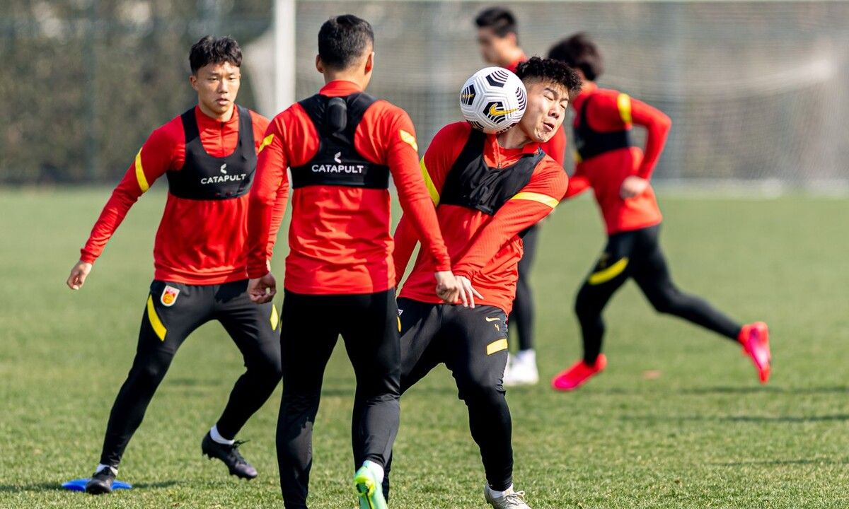 国足动态国足11长春亚泰归化球员不再有特权水庆霞谈男足