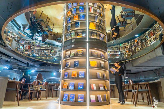 石家庄图书大厦升级为书城惊艳市民成为了新网红打卡地