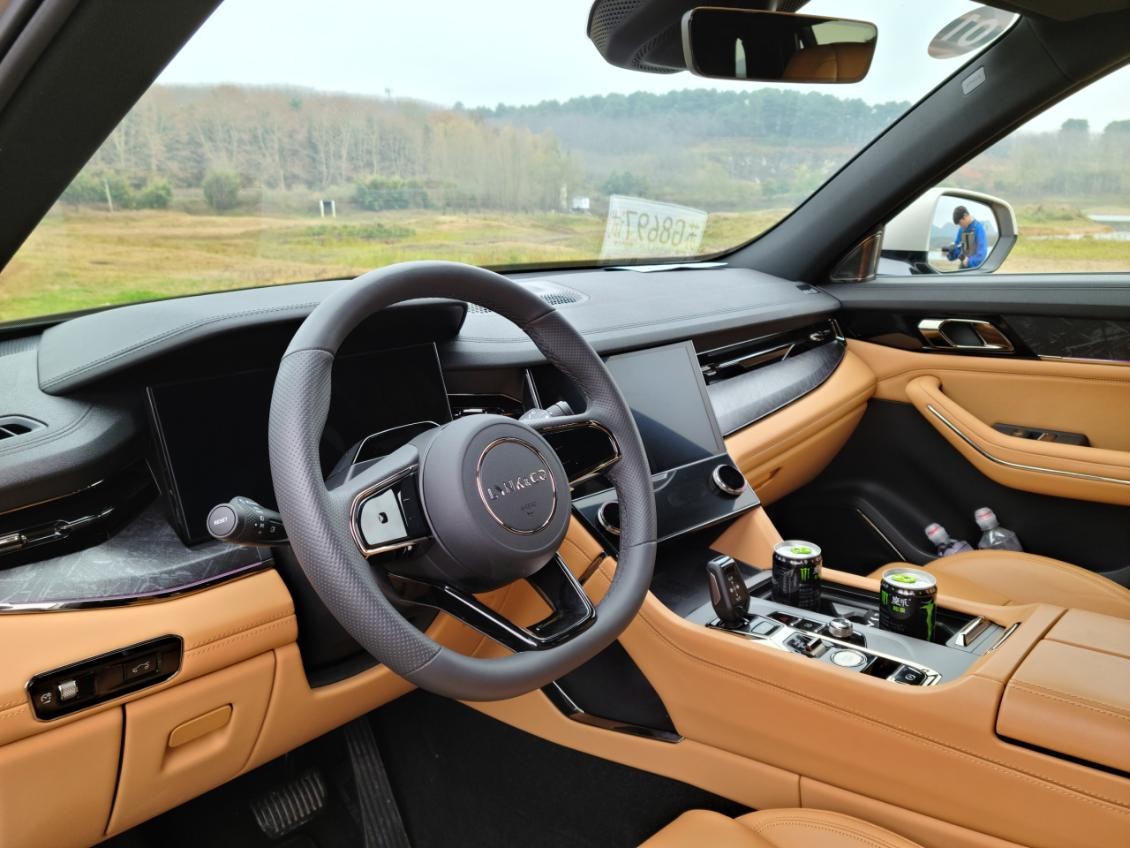 30万左右预算，就买这3款SUV，牌子好还带四驱，跑长途都不累