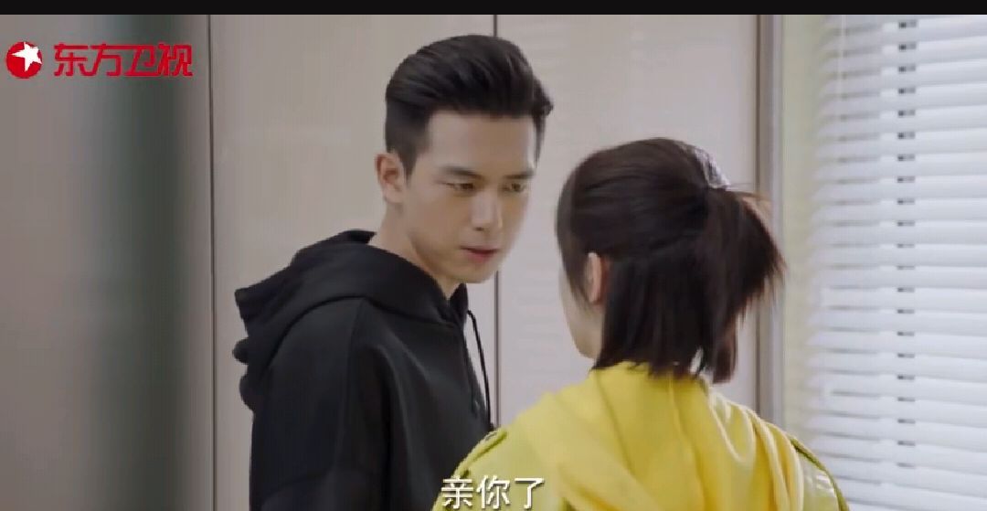 韩商言撩佟年不听话我就当着他们的面亲你网友你倒是亲啊