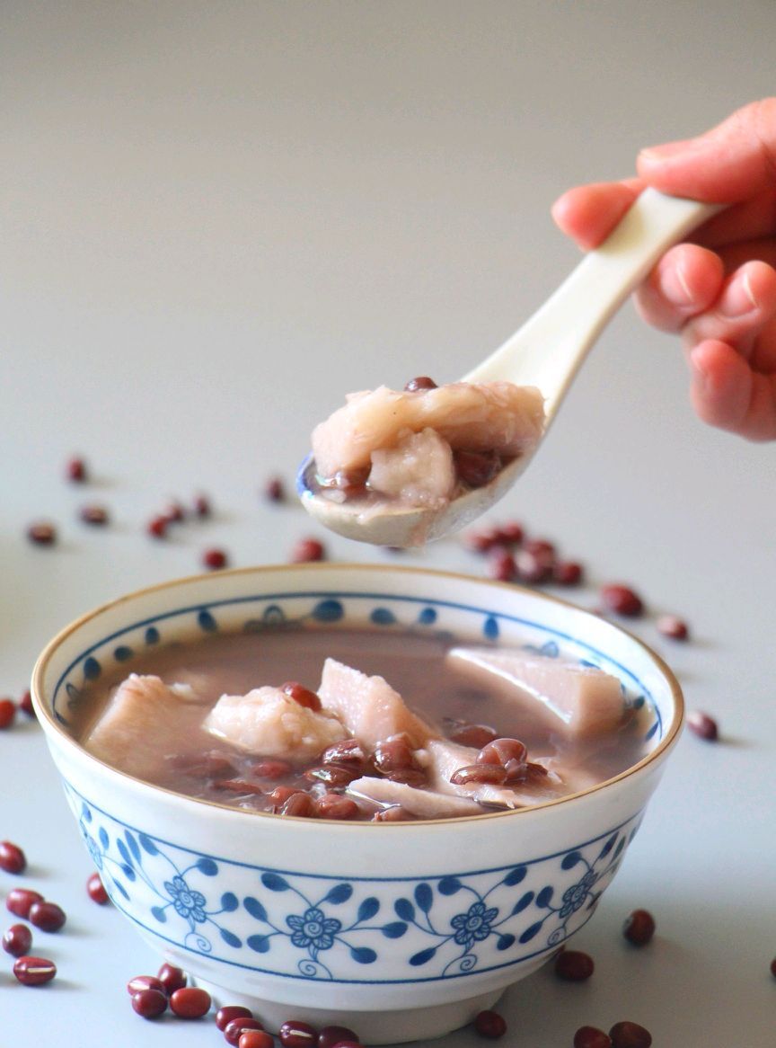 今天我就用芋头和红豆来给大家做一份桂花红豆芋头糖水.