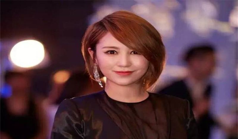 马丽带伤出演沈腾导的电影,沈马组合再次合体,观众:太敬业了休闲区蓝鸢梦想 - Www.slyday.coM 马丽带伤出演沈腾导的电影,沈马组合再次合体,观众:太敬业了休闲区蓝鸢梦想 - Www.slyday.coM