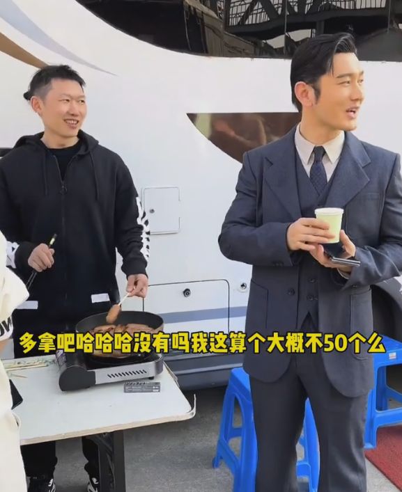 黄晓明女神节给剧组所有女同事发红包,被员工亲切喊：散财童子休闲区蓝鸢梦想 - Www.slyday.coM