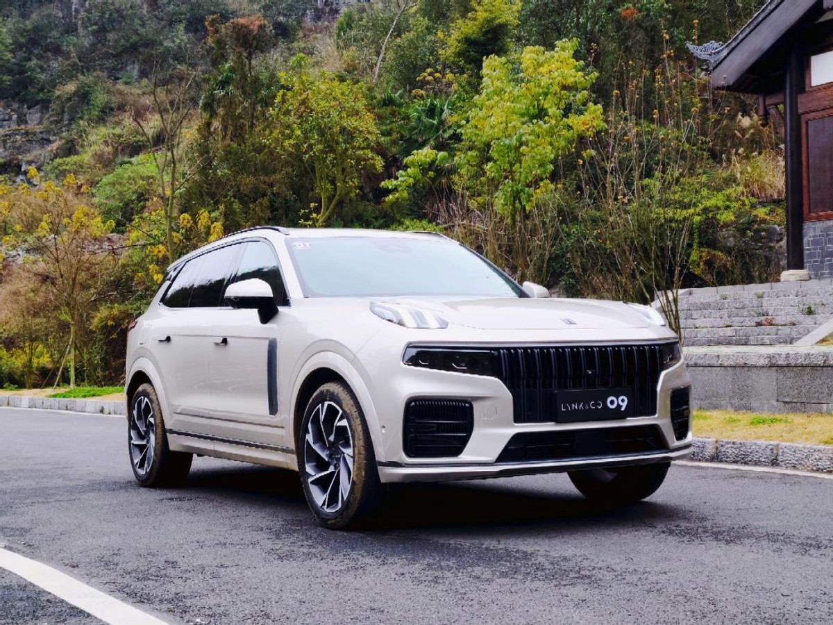 30万左右预算，就买这3款SUV，牌子好还带四驱，跑长途都不累